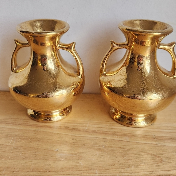 2 Vintage Vases Pair 22K Gold Flower Decor Metallic Lady Hamilton - Picture 1 of 8